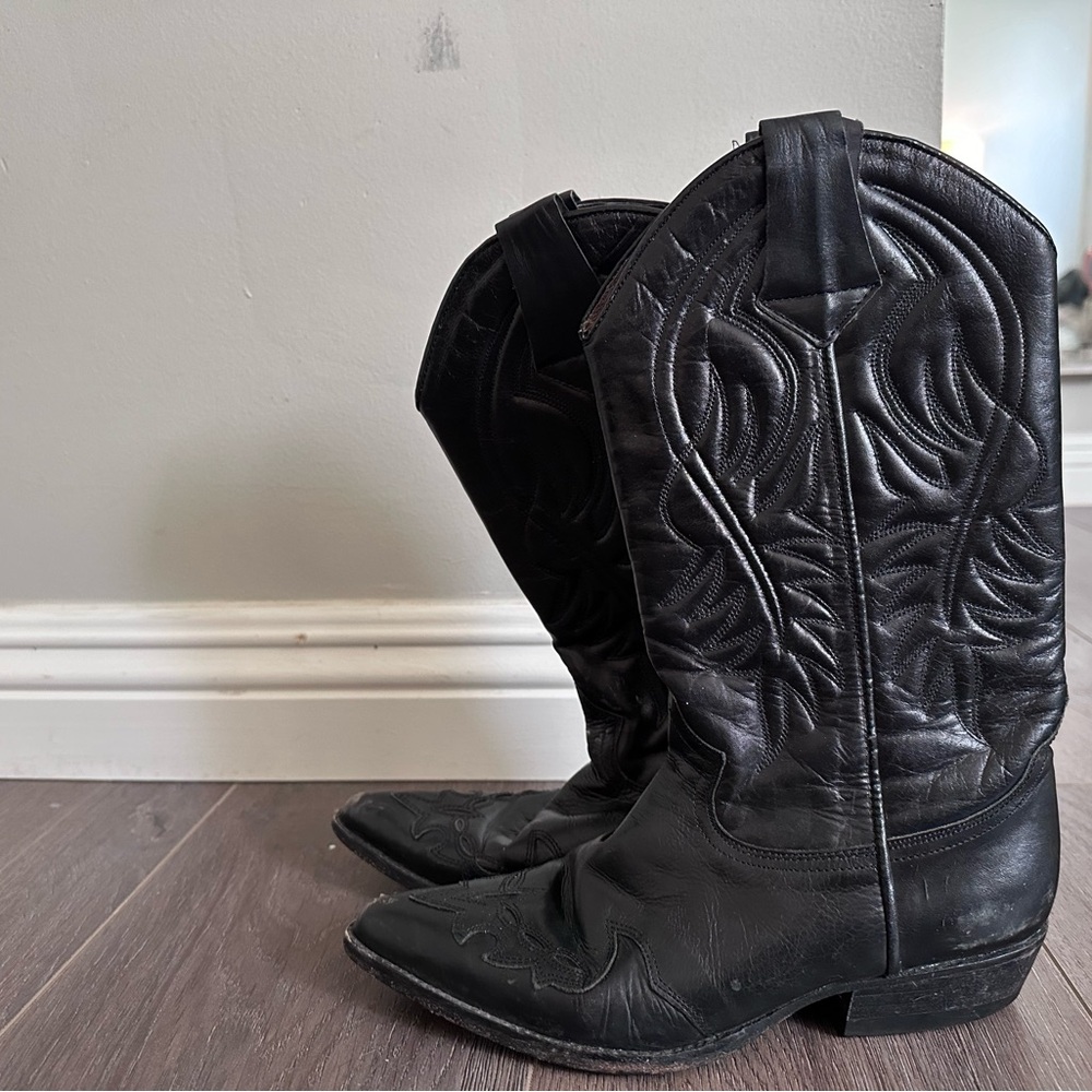 Vintage Guess boots circa 1990